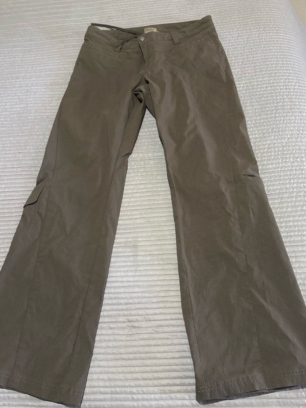 Athleta women’s Olive Cargo Stretch Pants